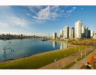 Photo 5: 605 1383 MARINASIDE Crescent in Vancouver: False Creek North Condo for sale in "COLUMBUS" (Vancouver West)  : MLS®# V685162