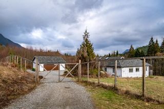 Photo 2: 1860 ARBORETUM Drive in Gibsons: Gibsons & Area House for sale (Sunshine Coast)  : MLS®# R2752518