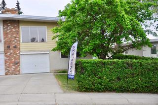 Photo 2: 614 Southland Green SW in Calgary: Southwood Semi Detached (Half Duplex) for sale : MLS®# A2058936