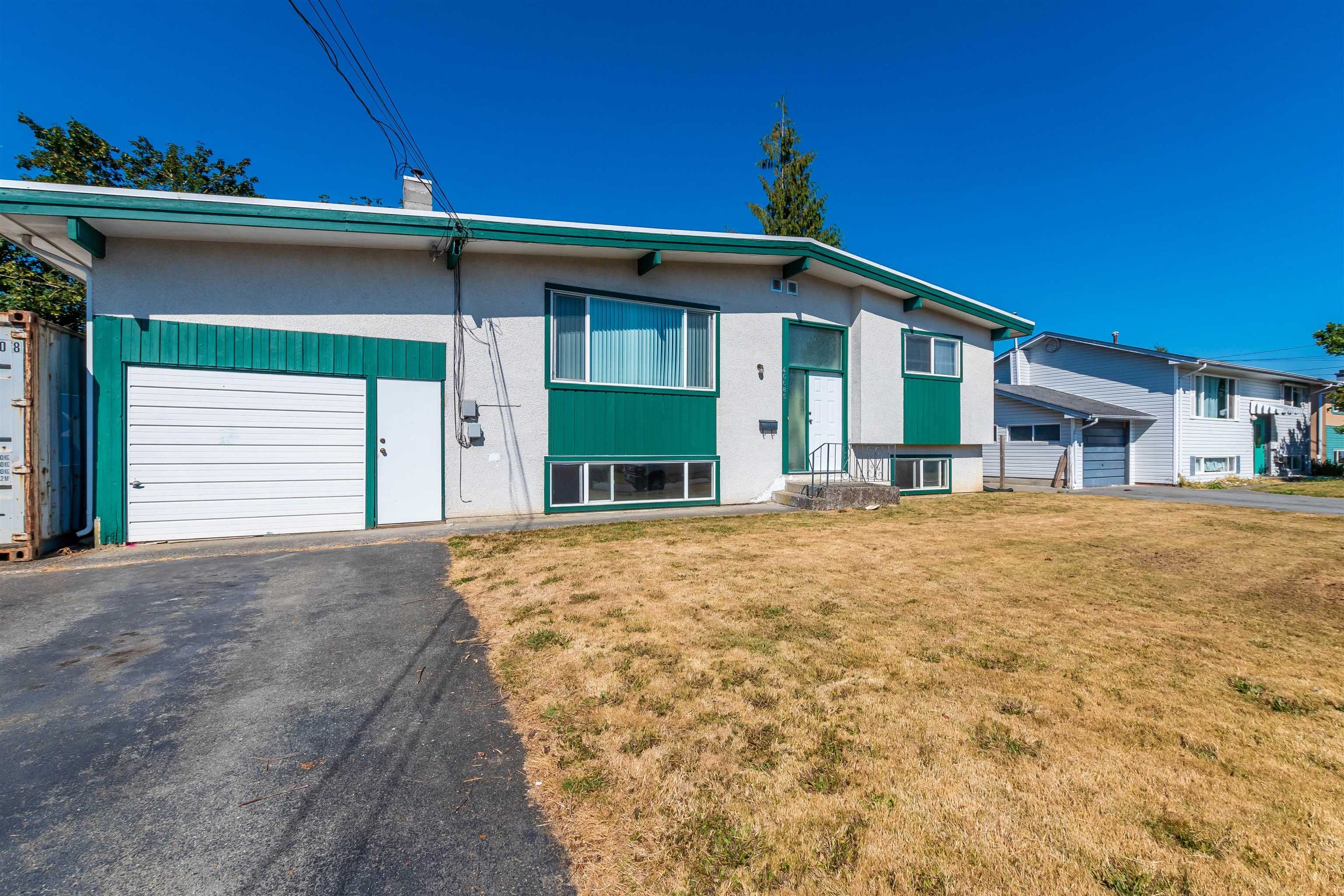 Main Photo: 46685 EMERALD Drive in Chilliwack: Fairfield Island House for sale : MLS®# R2721239