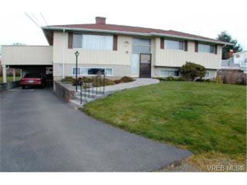 Main Photo: 3211 Kenya Pl in VICTORIA: SE Cedar Hill House for sale (Saanich East)  : MLS®# 281233