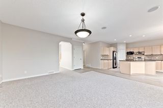 Photo 2: 34 Crestbrook Hill SW in Calgary: Crestmont Detached for sale : MLS®# A1142580
