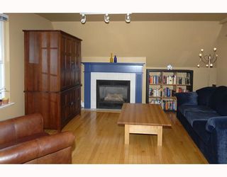 Photo 3: 2 2540 MANITOBA Street in Vancouver: Mount Pleasant VW 1/2 Duplex for sale (Vancouver West)  : MLS®# V657129