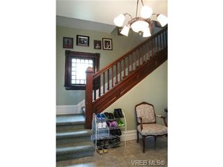 Photo 2: 812 Wollaston St in VICTORIA: Es Old Esquimalt House for sale (Esquimalt)  : MLS®# 702085