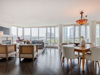 Photo 2: 1001 1383 MARINASIDE Crescent in Vancouver: Yaletown Condo for sale in "The Columbus" (Vancouver West)  : MLS®# R2735968
