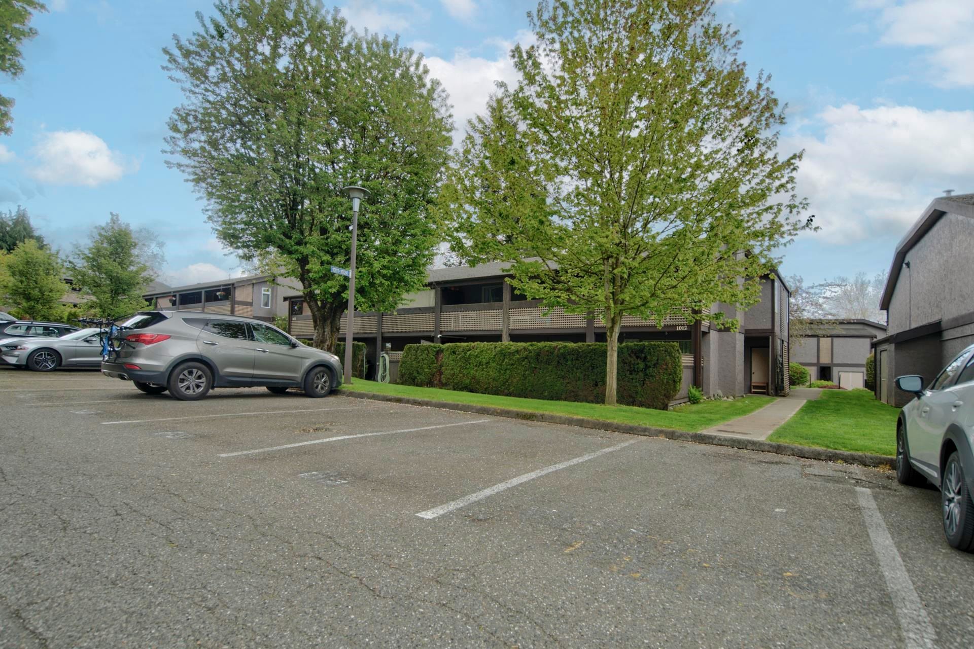 Main Photo: 1013 34909 OLD YALE ROAD in : Abbotsford East Townhouse for sale : MLS®# R2687000