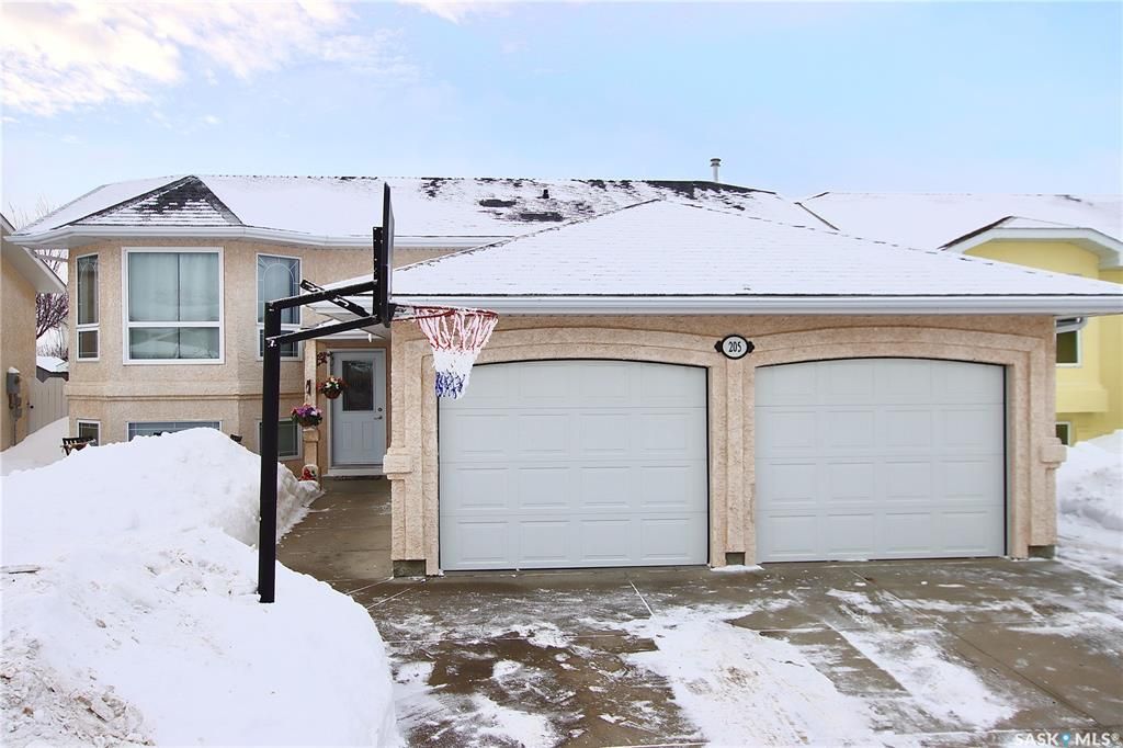 Main Photo: 205 McKay Court in Warman: Residential for sale : MLS®# SK916745