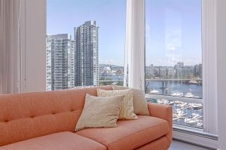 Photo 8: 1602 1201 MARINASIDE Crescent in Vancouver: Yaletown Condo for sale (Vancouver West)  : MLS®# R2401995