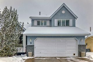 Main Photo: 19 Woodfield Road SW in Calgary: Woodbine Detached for sale : MLS®# A2117065
