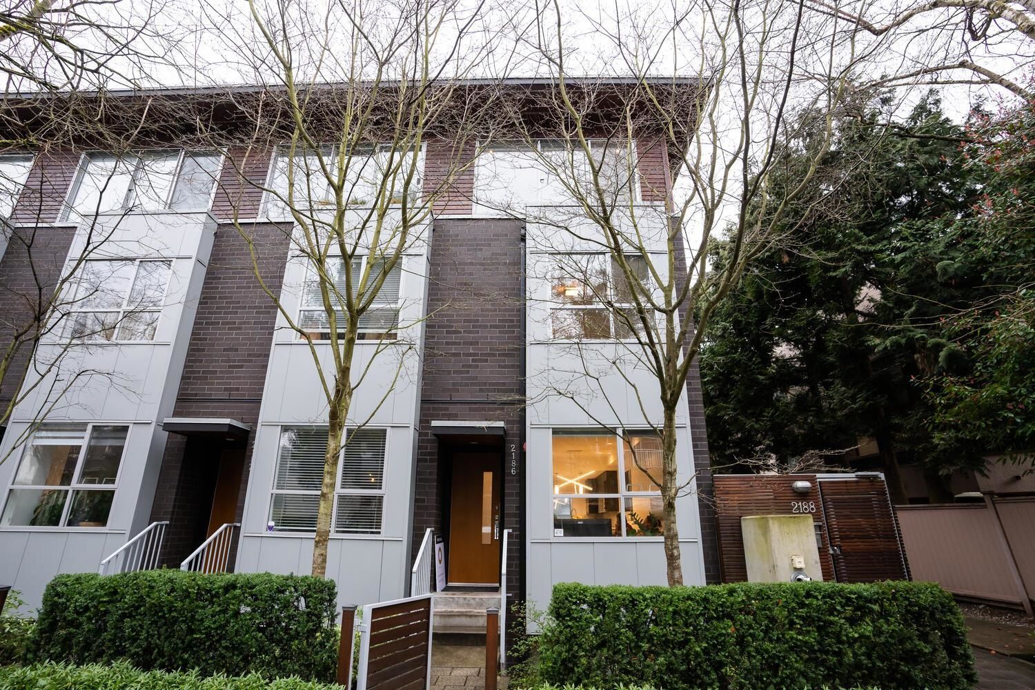 Main Photo: 2186 W 8TH Avenue in Vancouver: Kitsilano Townhouse for sale (Vancouver West)  : MLS®# R2664337