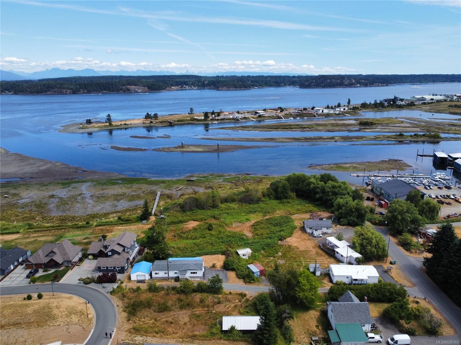 Main Photo: 1406 Perkins Rd in Campbell River: CR Campbell River North Multi Family for sale : MLS®# 938365