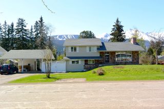 Photo 1: 3849 13TH Avenue in Smithers: Smithers - Town House for sale in "Hill Section" (Smithers And Area)  : MLS®# R2777457