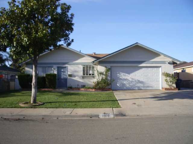 Main Photo: NORTH ESCONDIDO House for sale : 3 bedrooms : 1310 Siggson Avenue in Escondido