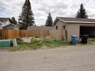 Photo 11: 438 Queensland Place SE in Calgary: Queensland Detached for sale : MLS®# A1222170