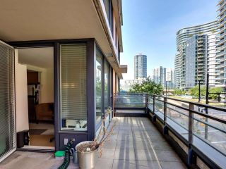 Photo 9: 305 33 SMITHE Street in Vancouver: Yaletown Condo for sale in "COOPER'S LOOKOUT" (Vancouver West)  : MLS®# R2857417
