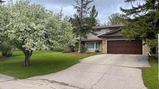 Photo 1: 11 Coleridge Park Drive in Winnipeg: Westwood Residential for sale (5G)  : MLS®# 202212449