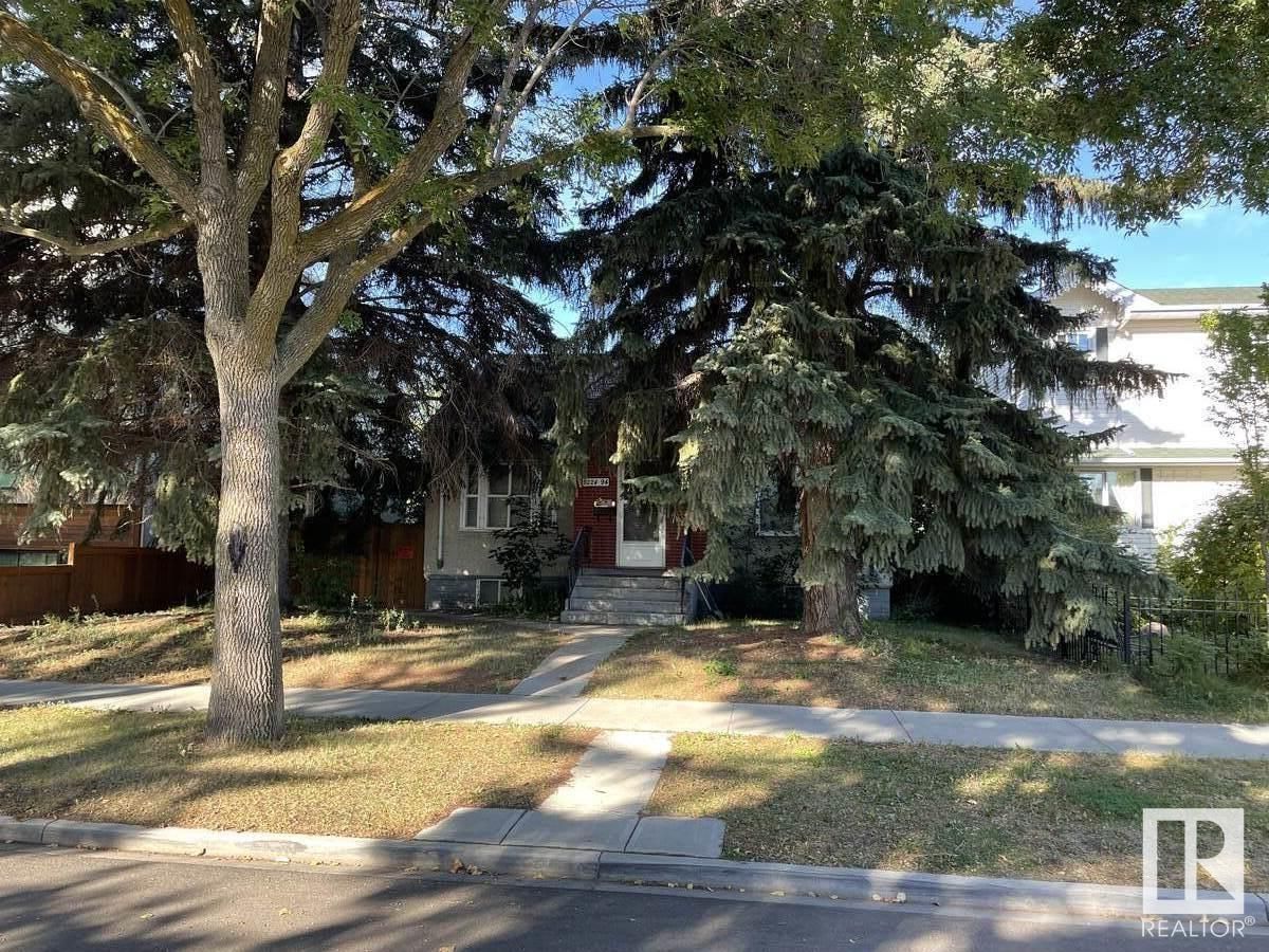 Main Photo: 9224 94 Street NW in Edmonton: Zone 18 House for sale : MLS®# E4317695