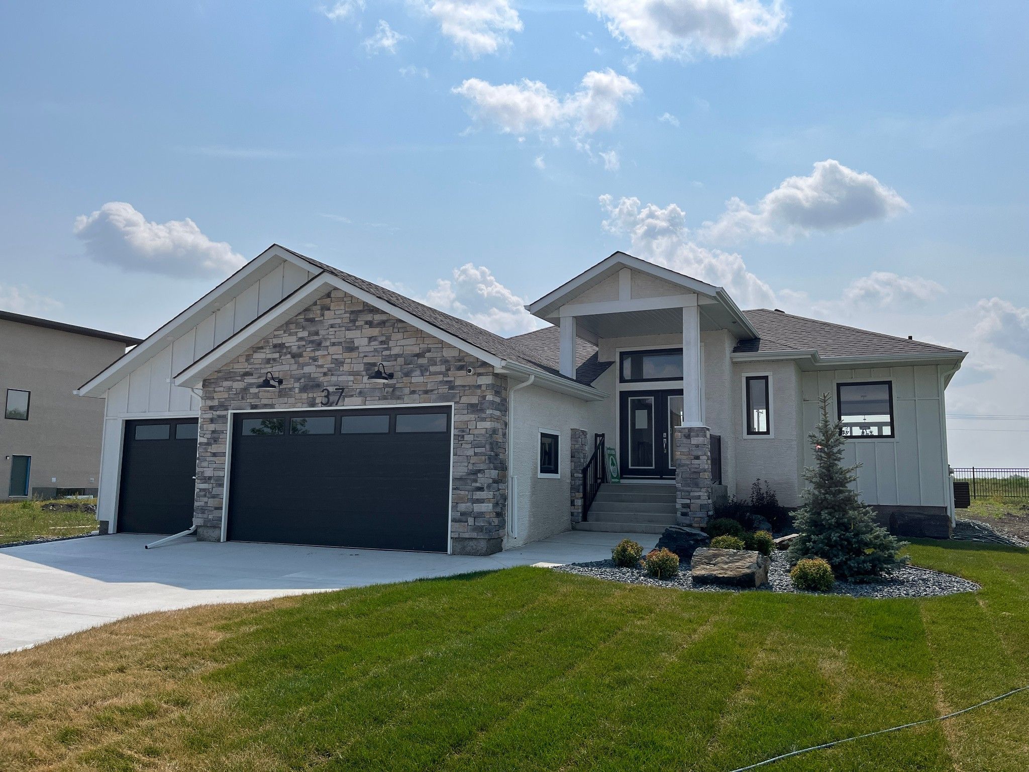 Main Photo: 37 Chimney Swift Way in St Adolphe: Tourond Creek Residential for sale (R07)  : MLS®# 202331266
