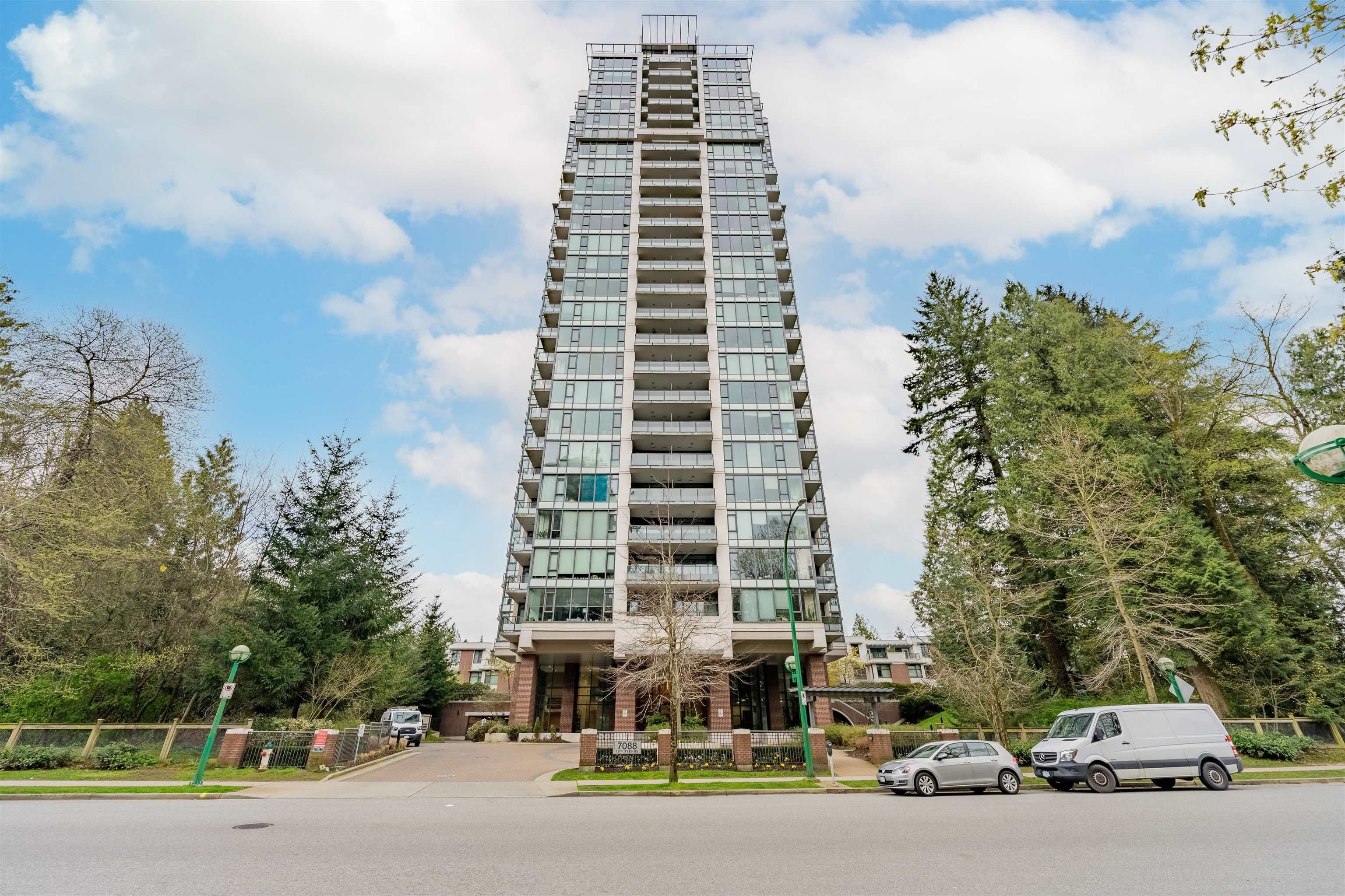 Main Photo: 1106 7088 18TH Avenue in Burnaby: Edmonds BE Condo for sale (Burnaby East)  : MLS®# R2681202