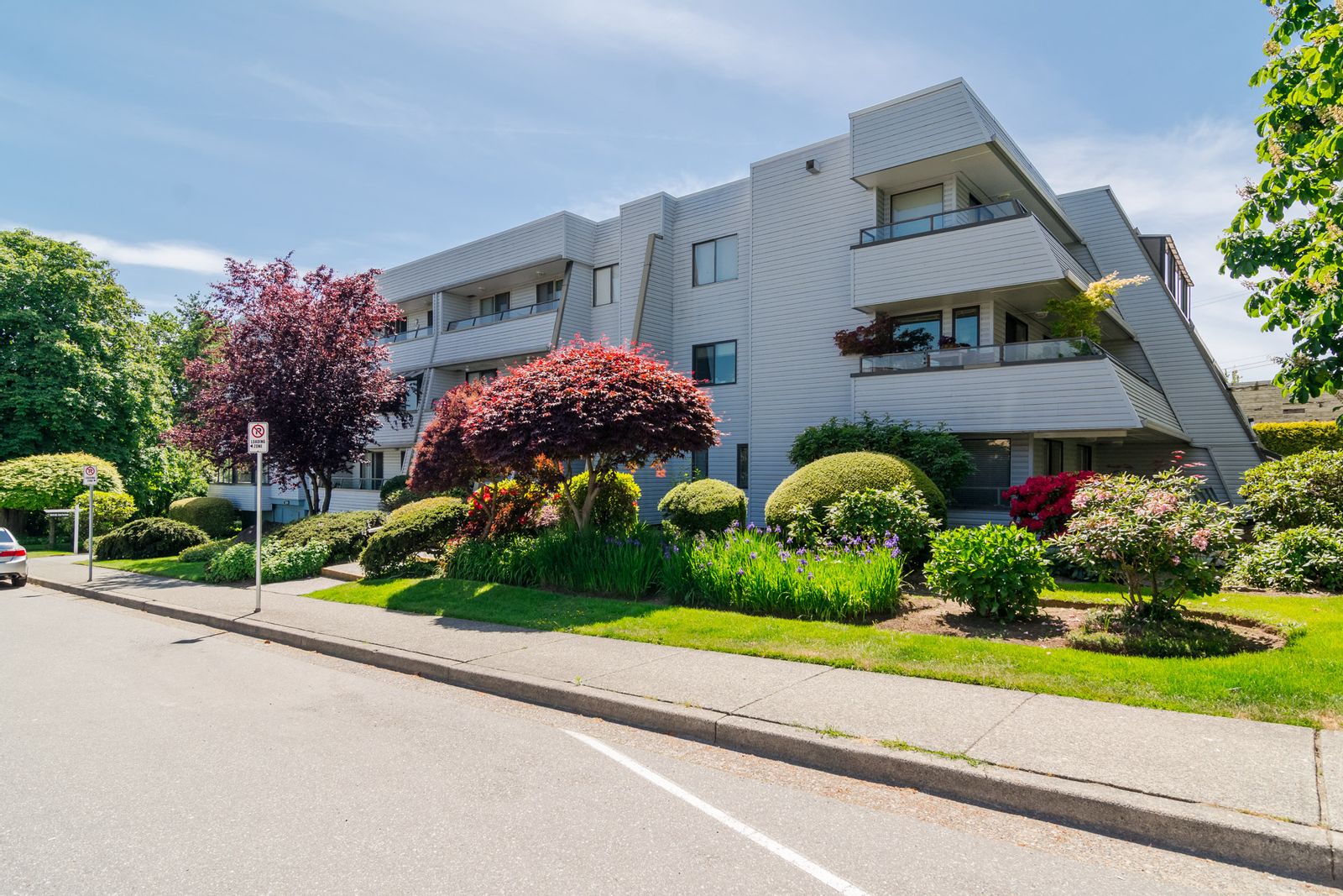 JUST LISTED 108 1341 George St White Rock