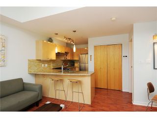 Photo 4: 2325 ASH Street in Vancouver: Fairview VW Townhouse for sale in "OMEGA CITIHOMES" (Vancouver West)  : MLS®# V846848