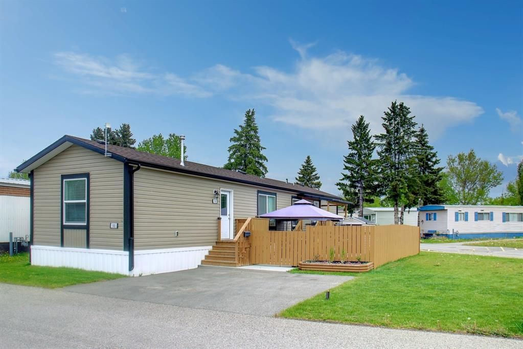 Main Photo: 98 6220 17 Avenue SE in Calgary: Red Carpet Mobile for sale : MLS®# A1226464