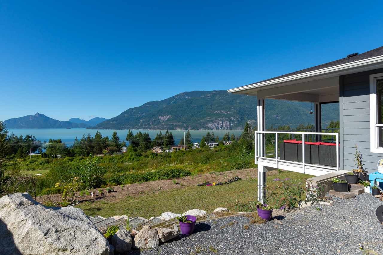 Main Photo: 975 GOAT RIDGE Drive: Britannia Beach House for sale in "BRITANNIA BEACH" (Squamish)  : MLS®# R2526052