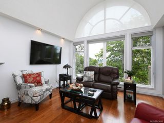 Photo 2: 205 9905 Fifth St in Sidney: Si Sidney North-East Condo for sale : MLS®# 843608