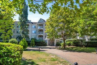 Photo 3: 209 20894 57 Avenue in Langley: Langley City Condo for sale in "Bayberry Lane" : MLS®# R2841430