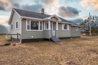 Photo 1: 4928 14 Highway in Upper Nine Mile River: 105-East Hants/Colchester West Residential for sale (Halifax-Dartmouth)  : MLS®# 202205740