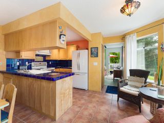 Photo 3: 8626 SAFFRON Place in Burnaby: Forest Hills BN Townhouse for sale in "MOUNTAINSIDE VILLAGE" (Burnaby North)  : MLS®# R2783391