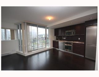 Photo 2: 901 918 COOPERAGE Way in Vancouver: False Creek North Condo for sale in "MARINER" (Vancouver West)  : MLS®# V747517