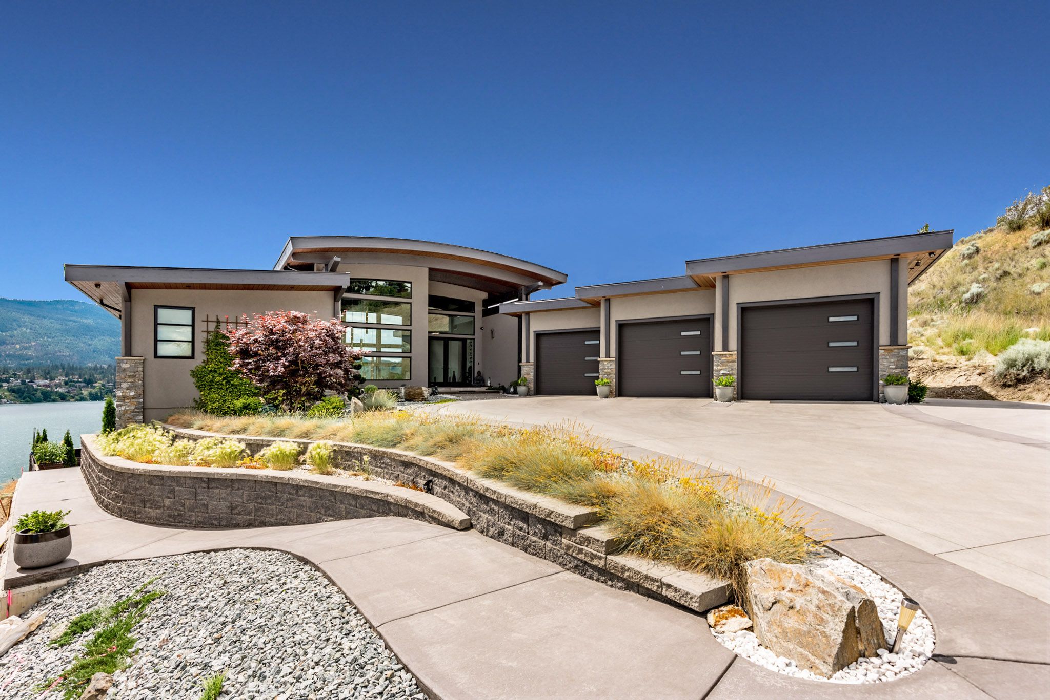 Main Photo: 7800 Graystone Drive in Coldstream: Mun of Coldstream House for sale (North Okanagan)  : MLS®# 10186088