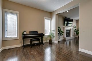 Photo 4: 10 West Coach Place SW in Calgary: West Springs Detached for sale : MLS®# A1222394