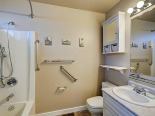 Photo 11: 114 Camas Lane in View Royal: VR Glentana Manufactured Home for sale : MLS®# 905364