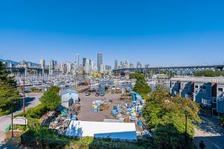 Photo 2: 406 1510 W 1ST Avenue in Vancouver: False Creek Condo for sale in "MARINER POINT" (Vancouver West)  : MLS®# R2715681