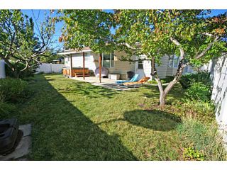 Photo 2: 108 LAKE MEAD Place SE in CALGARY: Lk Bonavista Estates Residential Detached Single Family for sale (Calgary)  : MLS®# C3586278