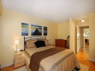 Photo 8: 108 175 E 5TH Street in North Vancouver: Lower Lonsdale Condo for sale in "WELLINGTON MANOR" : MLS®# V1121964