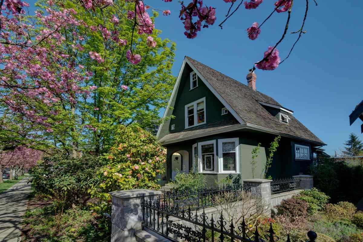 Main Photo: 214 ST. PATRICK STREET in New Westminster: Queens Park House for sale : MLS®# R2254175