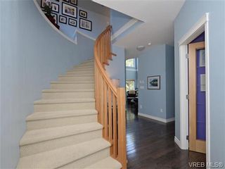 Photo 7: 104 Stoneridge Close in VICTORIA: VR Hospital House for sale (View Royal)  : MLS®# 730553