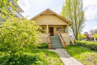 Photo 1: 2804 GRAVELEY Street in Vancouver: Renfrew VE House for sale (Vancouver East)  : MLS®# R2774582