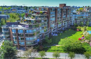 Main Photo: G01 1490 PENNYFARTHING Drive in Vancouver: False Creek Condo for sale in "Harbour Cove" (Vancouver West)  : MLS®# R2885725