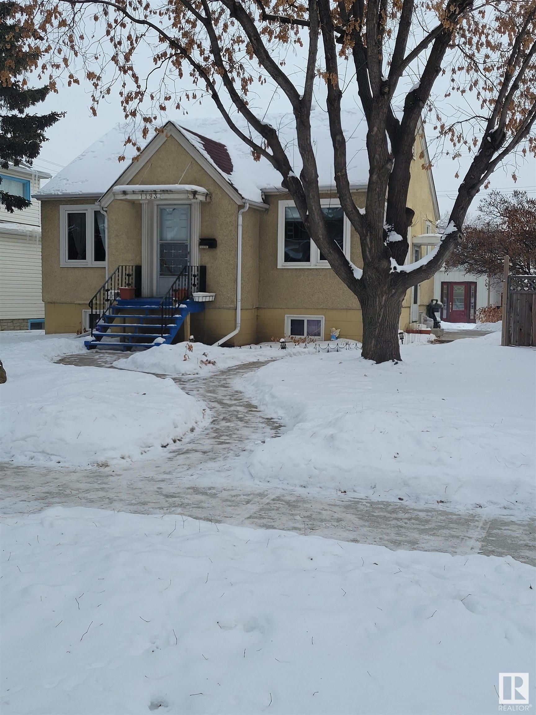 Main Photo: 11937 85 Street in Edmonton: Zone 05 House for sale : MLS®# E4325120
