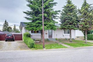 Photo 2: 211 Lynnbrook Close SE in Calgary: Ogden Detached for sale : MLS®# A1242445