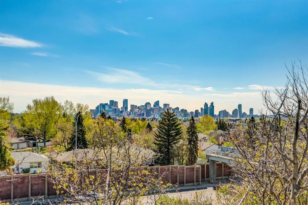 Main Photo: 2504 Toronto Crescent NW in Calgary: St Andrews Heights Detached for sale : MLS®# A1242986