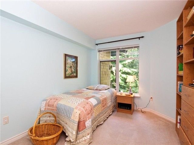 Photo 9: Photos: 205 1144 STRATHAVEN Drive in North Vancouver: Northlands Condo for sale in "STRATHAVEN" : MLS®# V905686