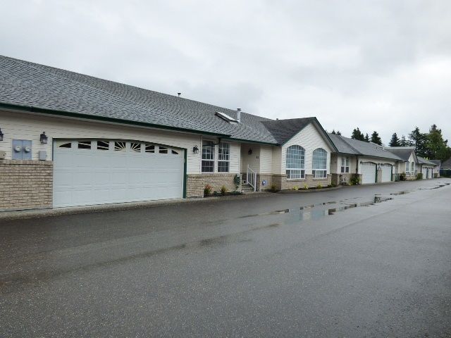 Main Photo: 11 45160 SOUTH SUMAS Road in Sardis: Sardis West Vedder Rd Townhouse for sale in "COTTAGE LANE" : MLS®# R2172730