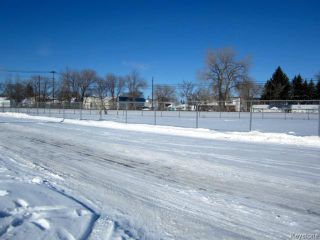 Photo 4: 731 McCalman Avenue in WINNIPEG: East Kildonan Residential for sale (North East Winnipeg)  : MLS®# 1503151