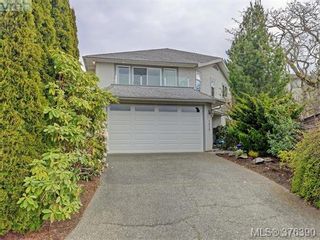 Photo 1: 3459 Waterloo Pl in VICTORIA: SE Mt Tolmie House for sale (Saanich East)  : MLS®# 755573
