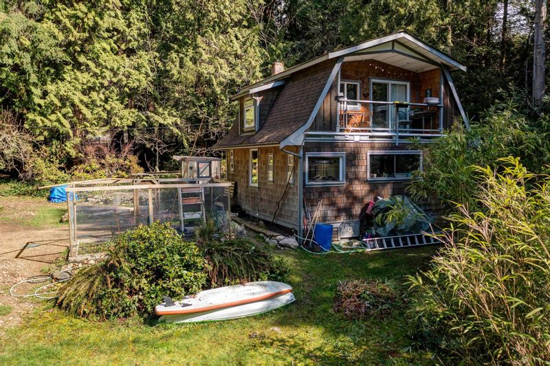 FEATURED LISTING: 942 MASKELL Road Roberts Creek